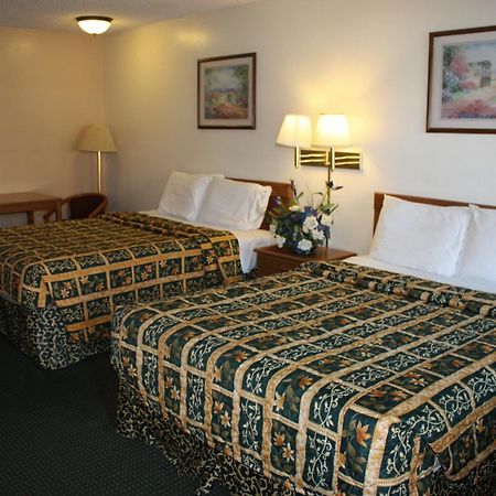 Super 8 By Wyndham Visalia Hotel Exterior foto