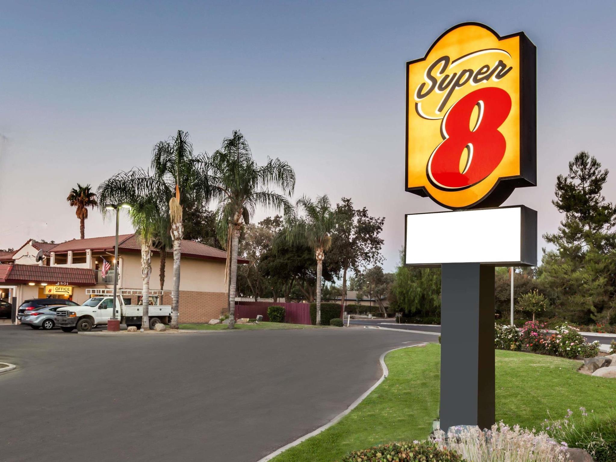 Super 8 By Wyndham Visalia Hotel Exterior foto